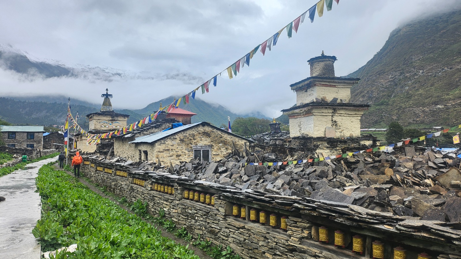 Prayer wheels and chortens in Samagaun