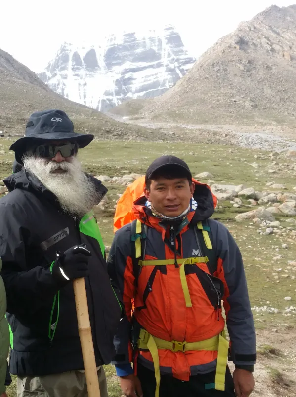Sadhguru being guided by Lachhuman Tamnag during the Kailash Yatra
